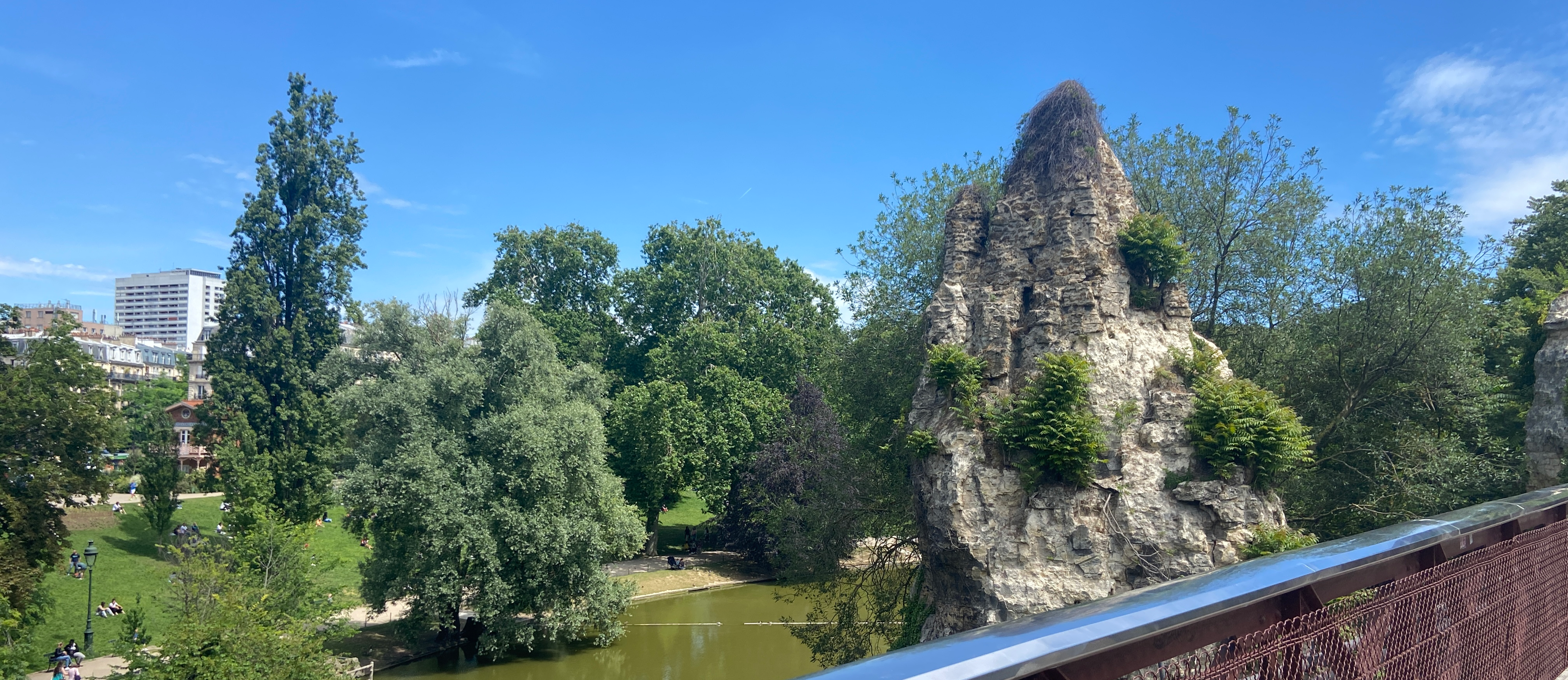 prise de vue du parc des Buttes Chaumont